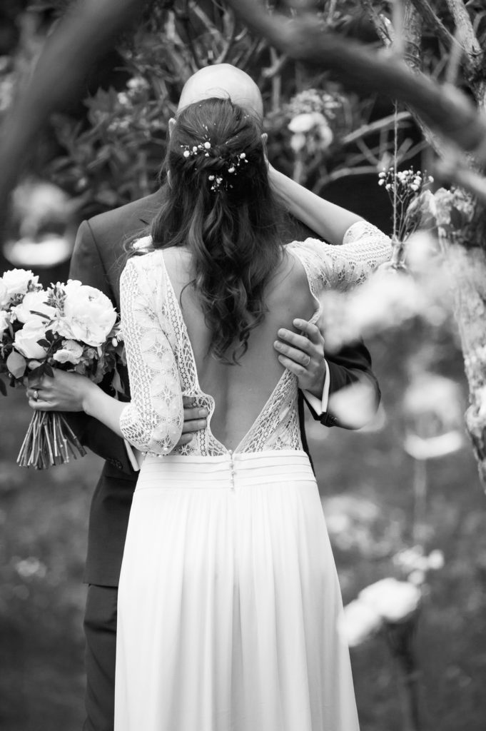 bride and groom kissing in black and white